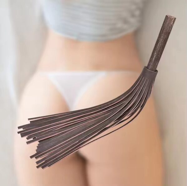Desire Classic Leather Flogger